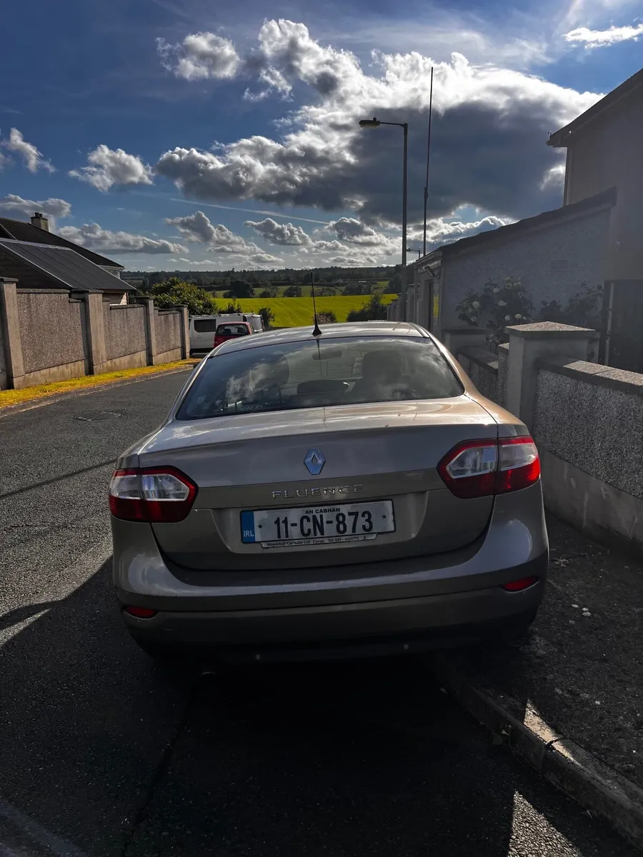 Renault Fluence 2011 - Image 2