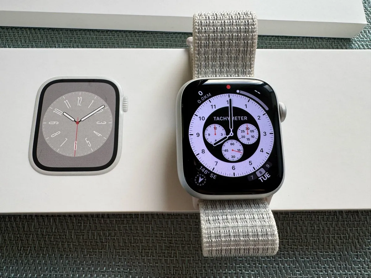 Apple Watch S8 - Image 2