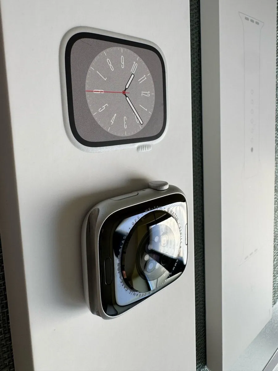 Apple Watch S8 - Image 4