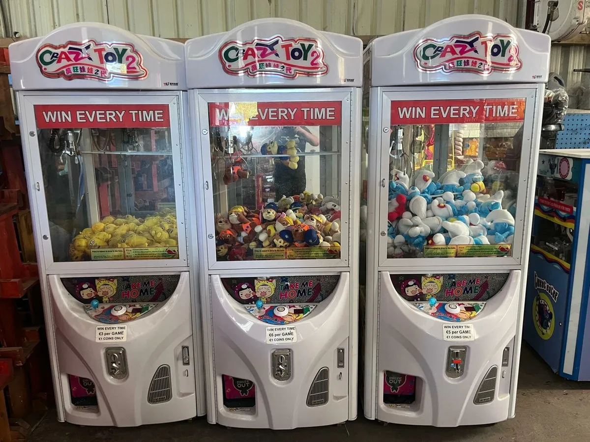 Crazy toy 2 claw machine