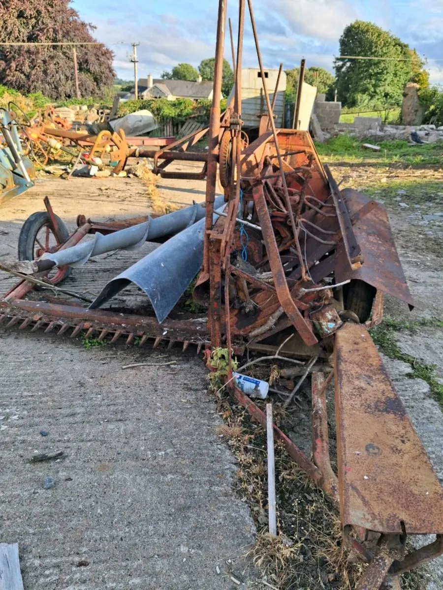 Vintage machinery - Image 1