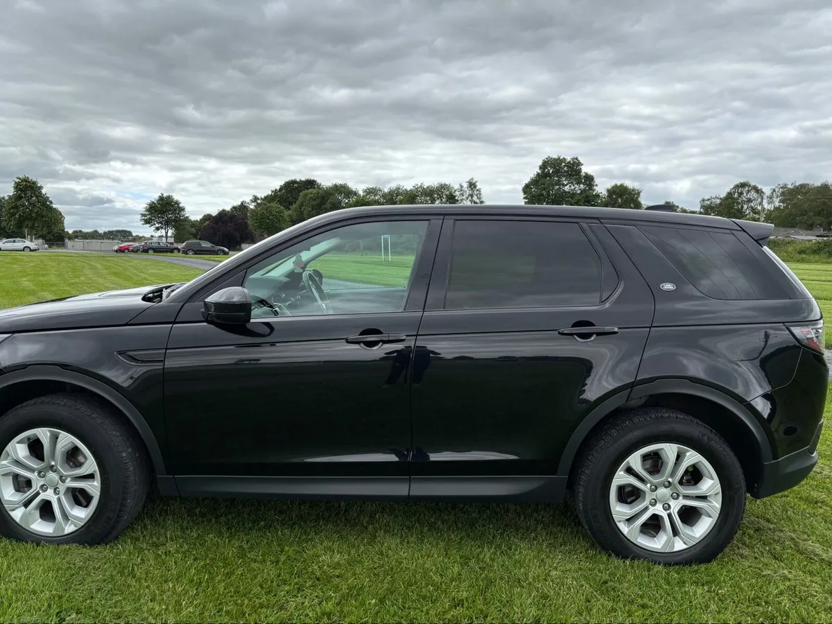 Land Rover Discovery Sport 2020 - Image 2