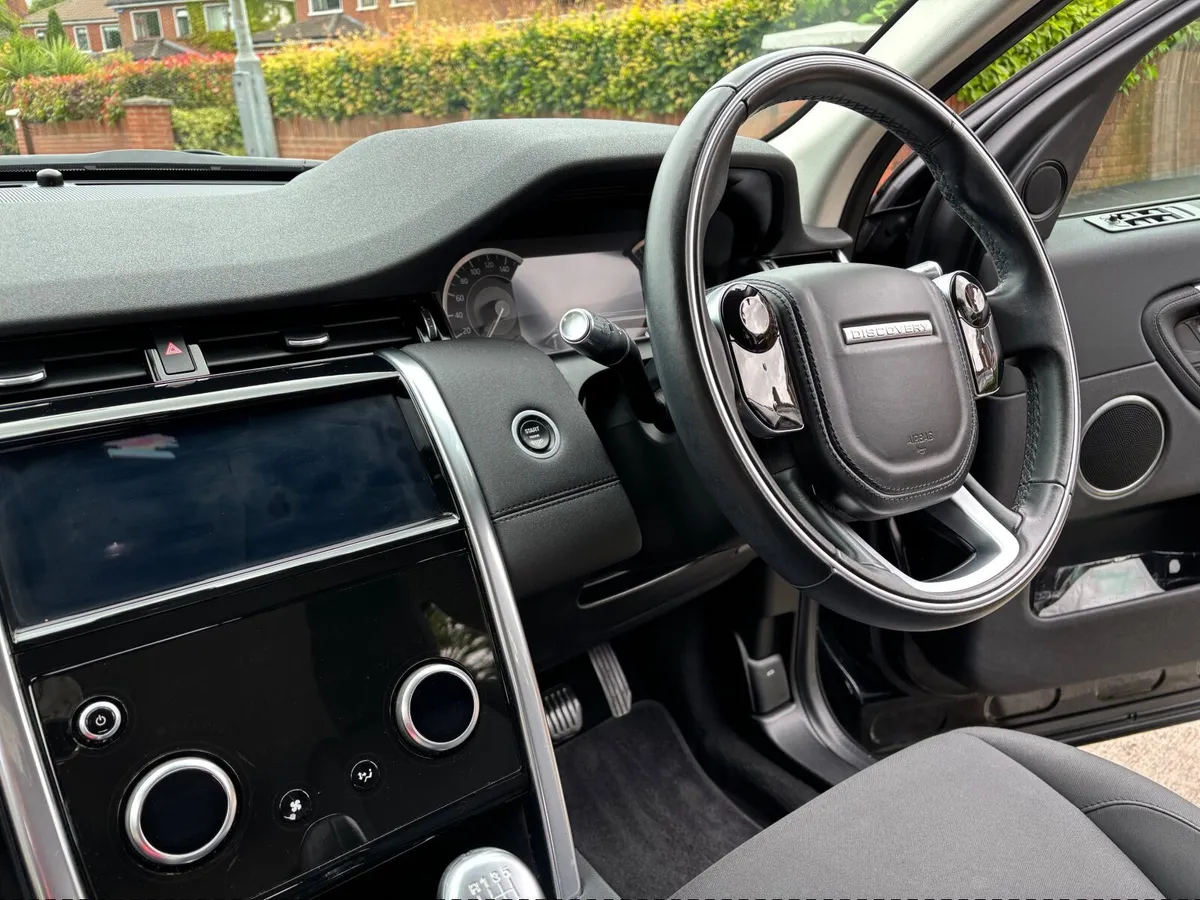 Land Rover Discovery Sport 2020 - Image 4