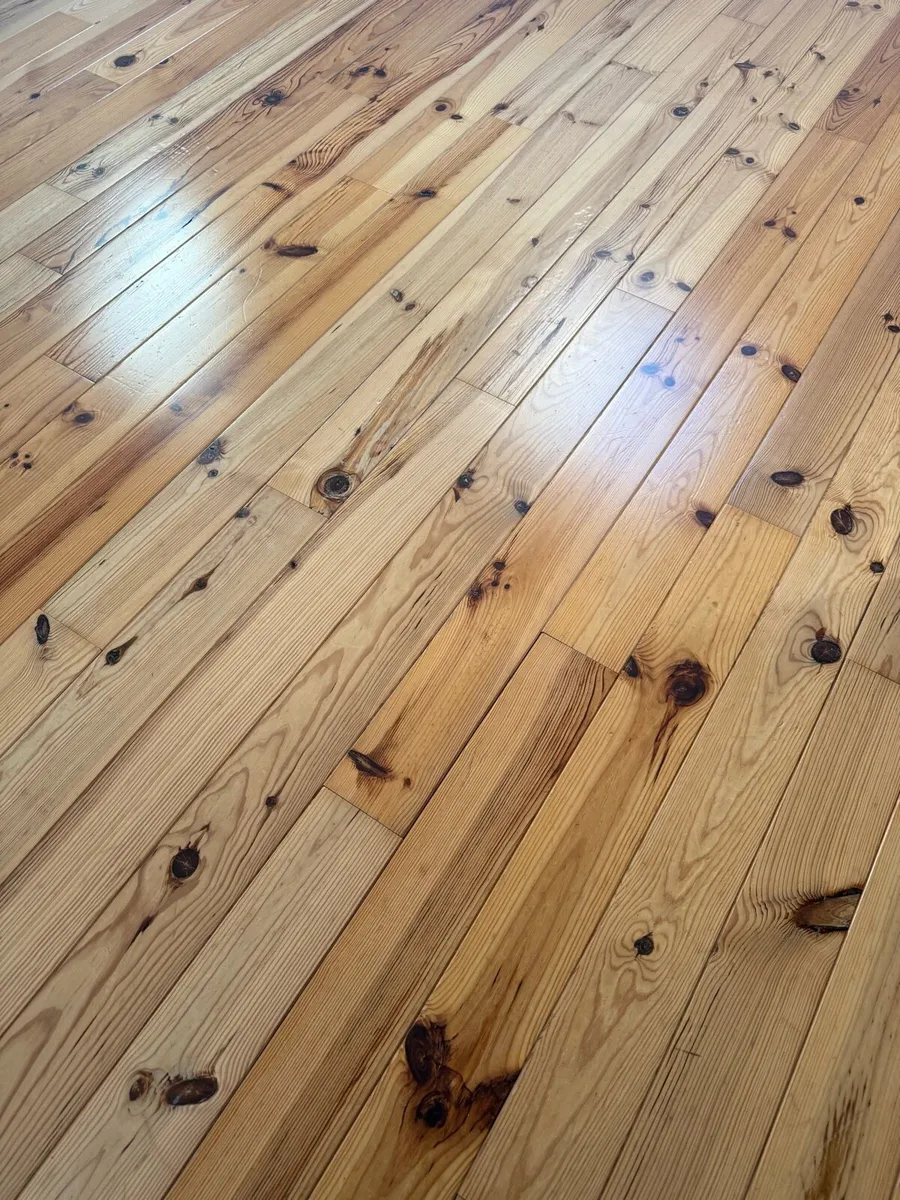 Solid wood floor - Image 1