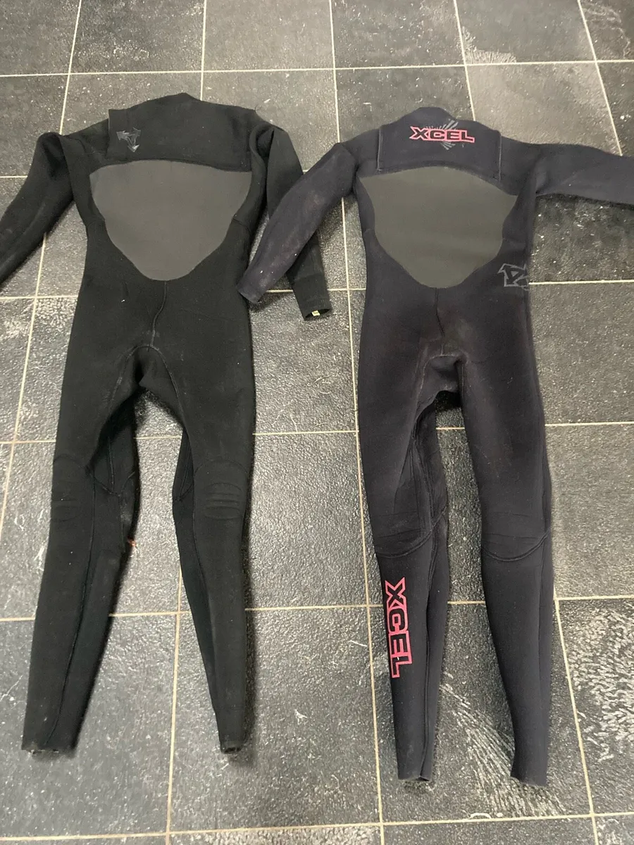 Mens Xcel wetsuit medium small - Image 1