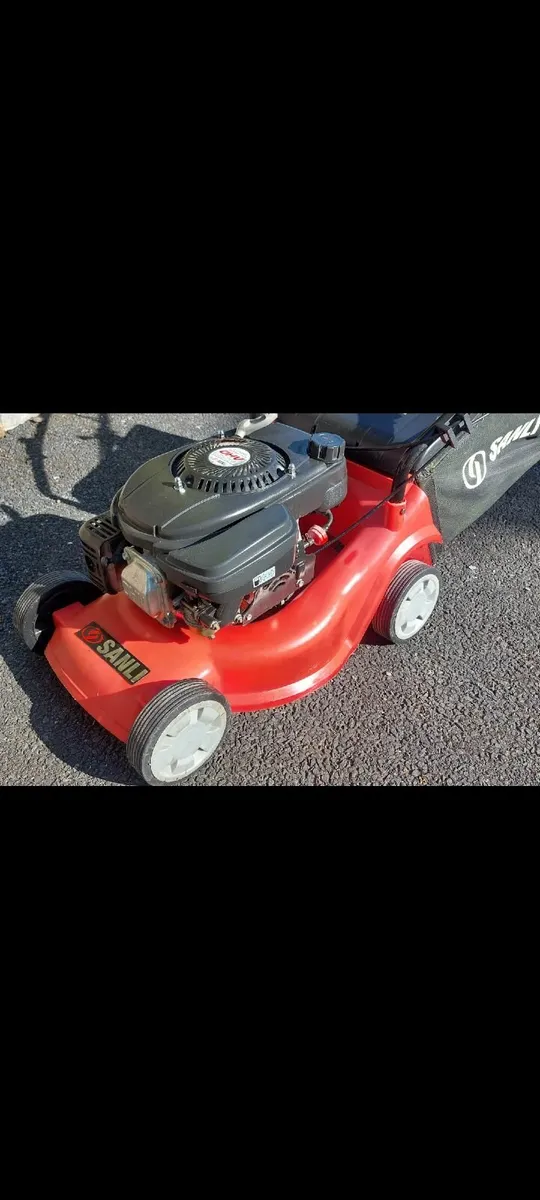 Sanli Mower, 17inch deck. - Image 1