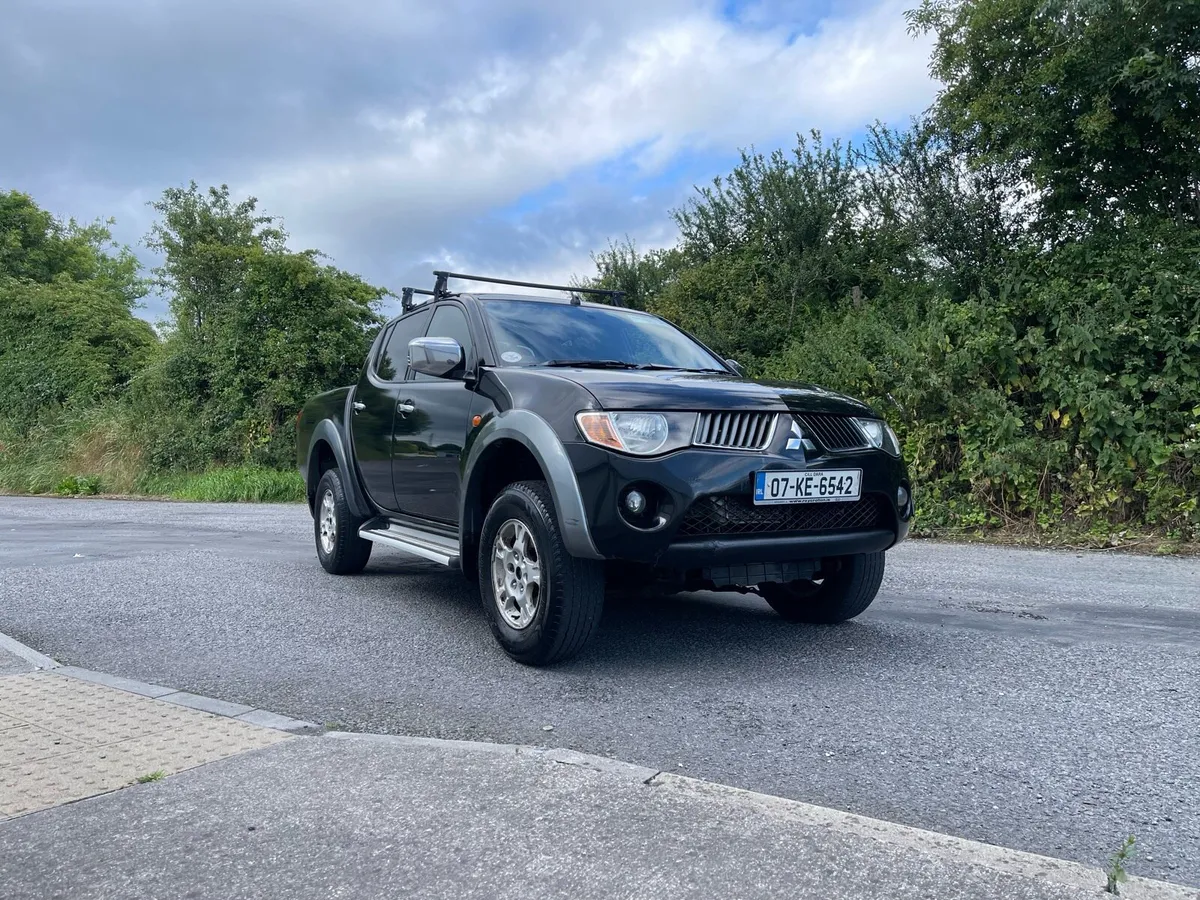 Mitsubishi l200 2.5 4wd AUTOMATIC DOE 07/2026 - Image 1