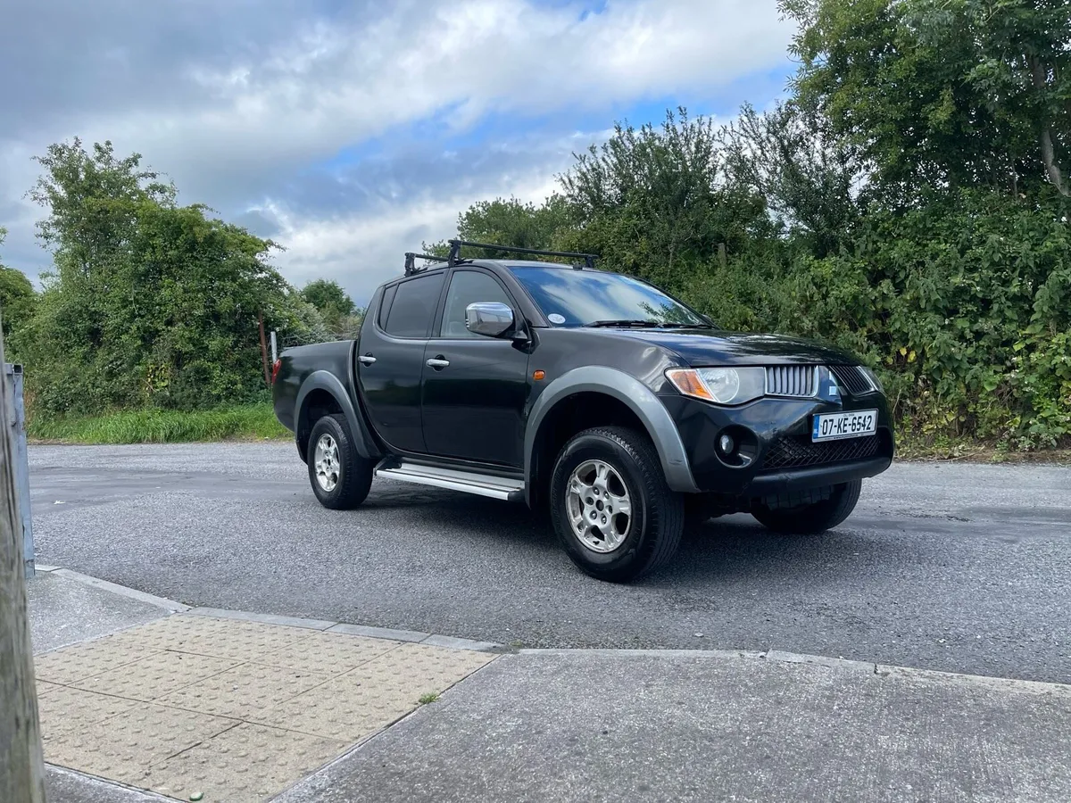 Mitsubishi l200 2.5 4wd AUTOMATIC DOE 07/2026 - Image 2