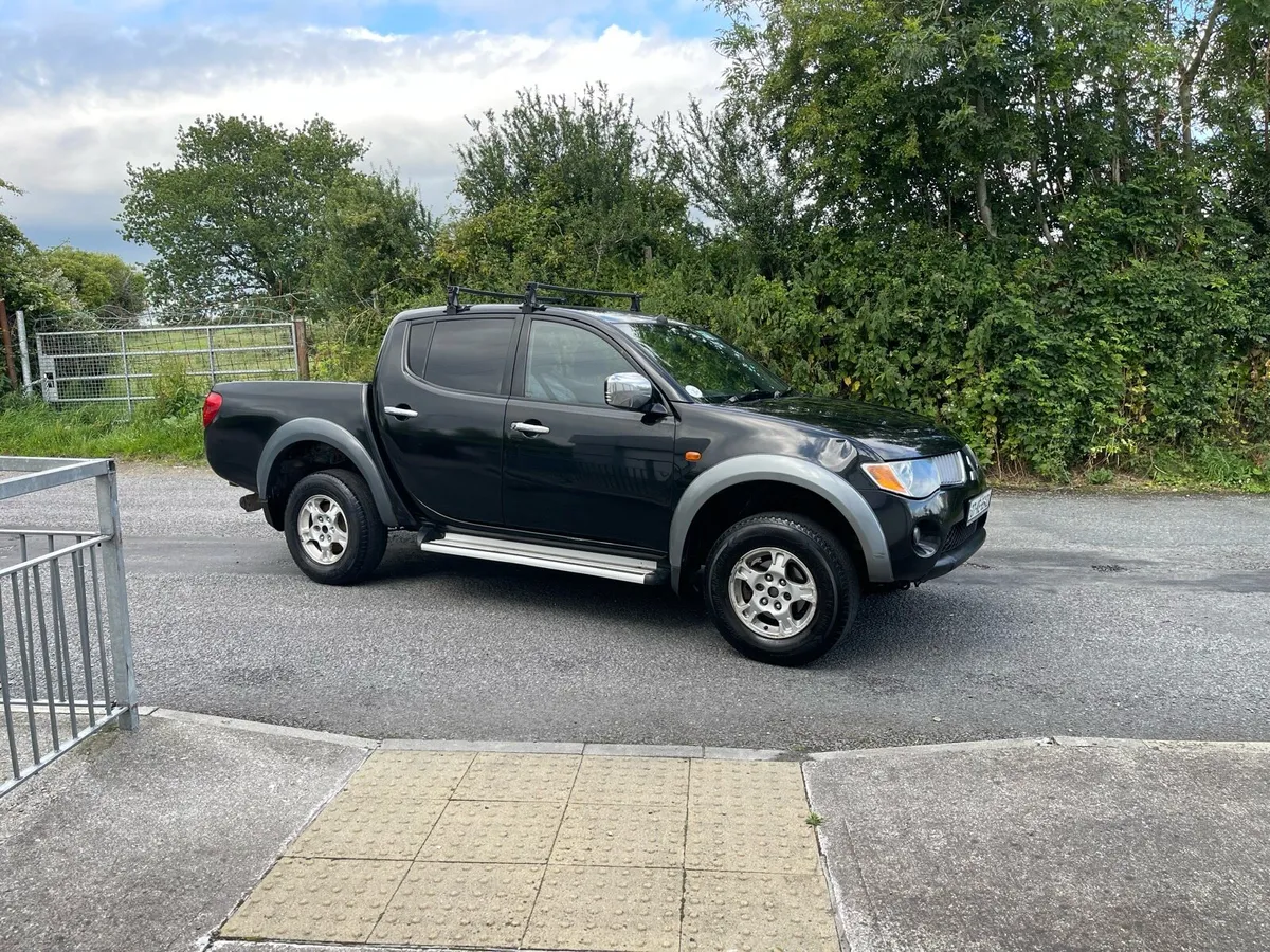 Mitsubishi l200 2.5 4wd AUTOMATIC DOE 07/2026 - Image 3
