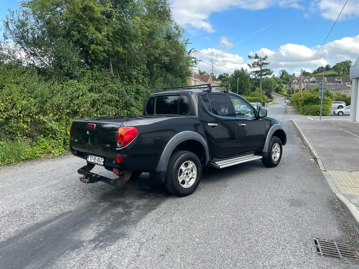 Mitsubishi l200 2.5 4wd AUTOMATIC DOE 07/2026 - Image 4