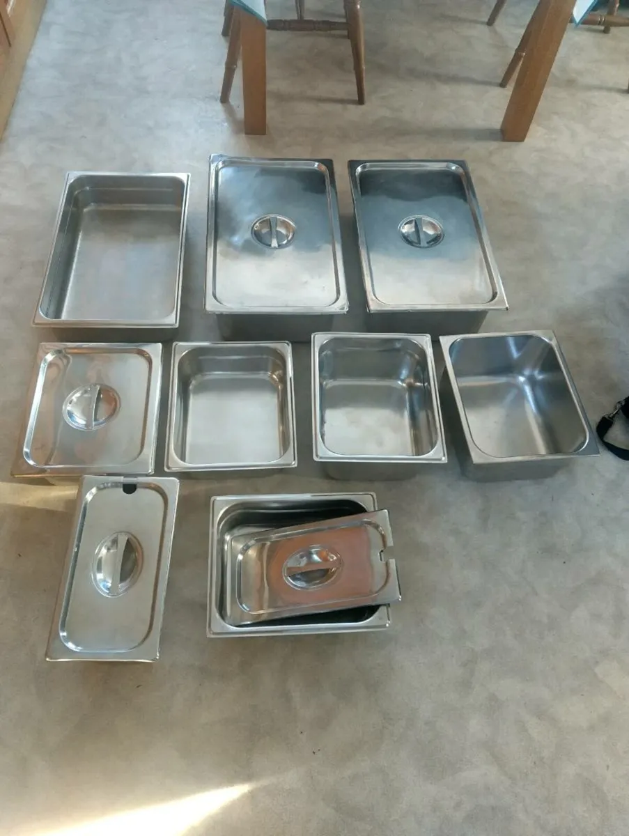 Stainless steel set of trays