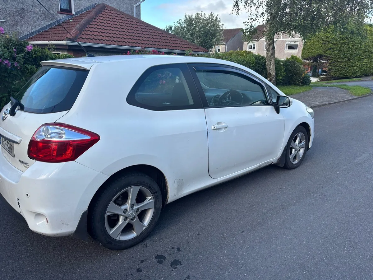 2011 Toyota auris hatchback 1.4 diesel - Image 3