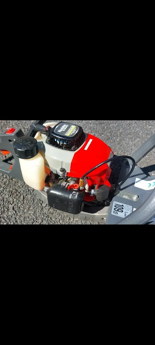 Hedge Trimmer, 30inch blade. - Image 2