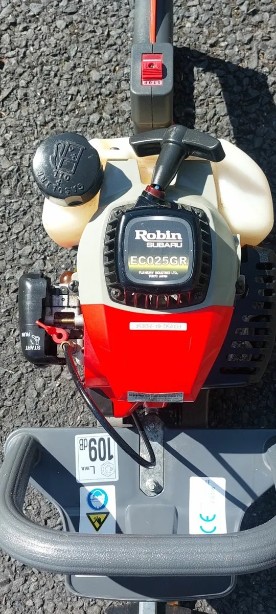 Hedge Trimmer, 30inch blade. - Image 4