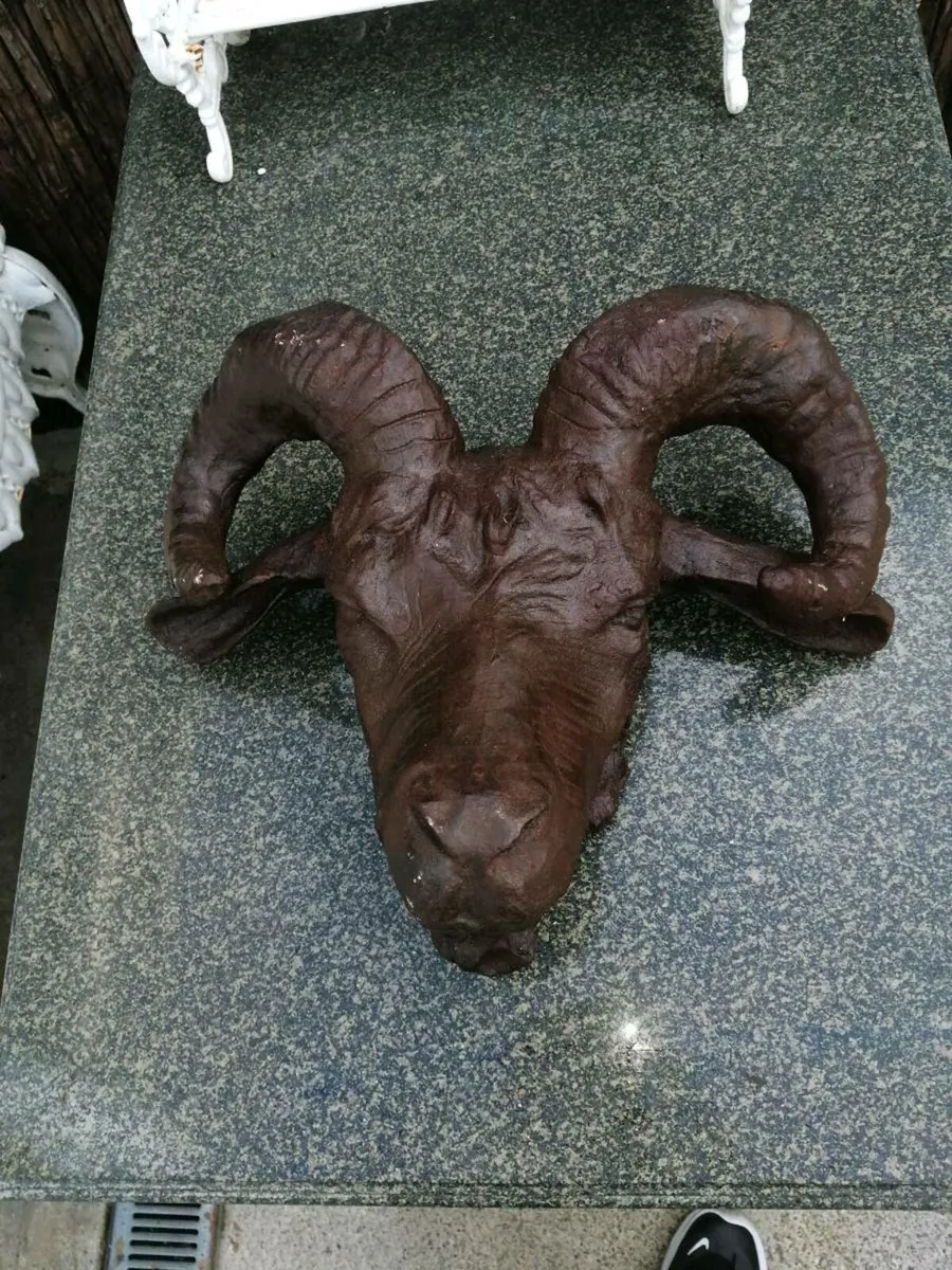 Cast iron rams head - Image 1