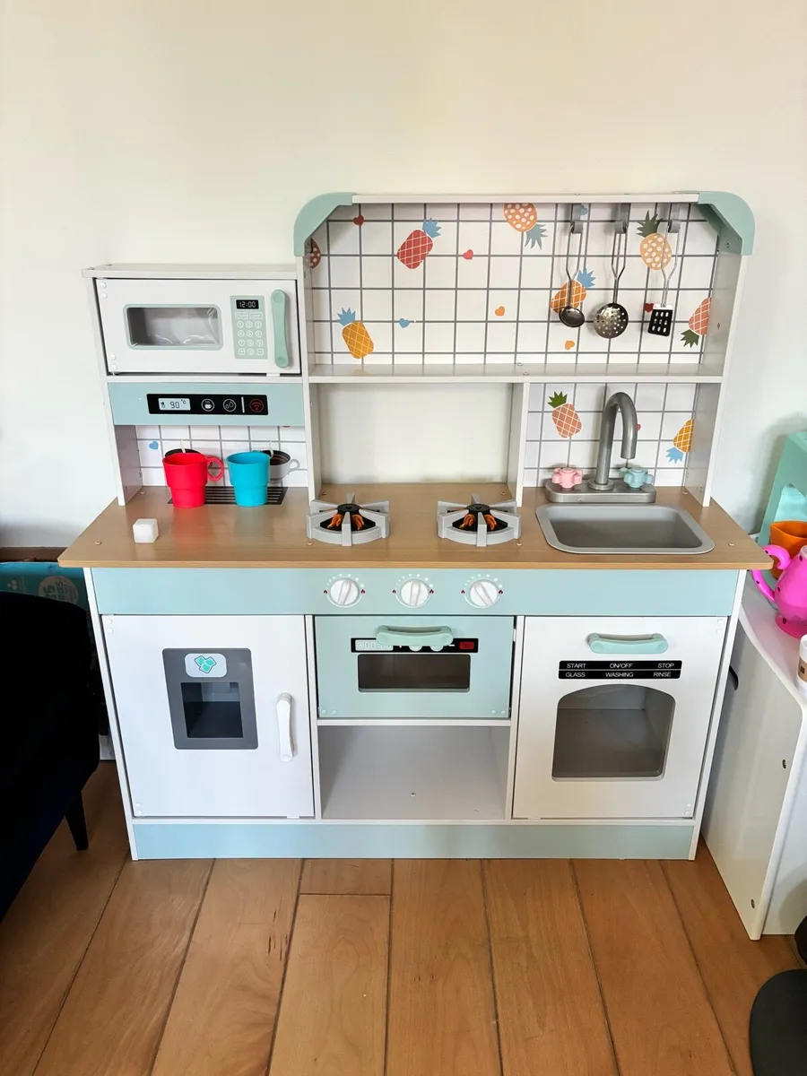 Children’s kitchen - Image 1