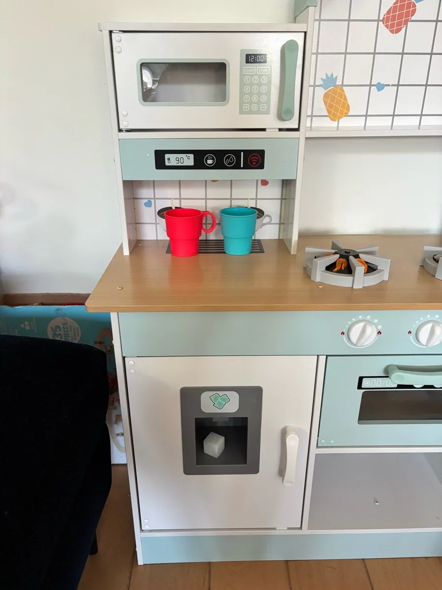 Children’s kitchen - Image 2