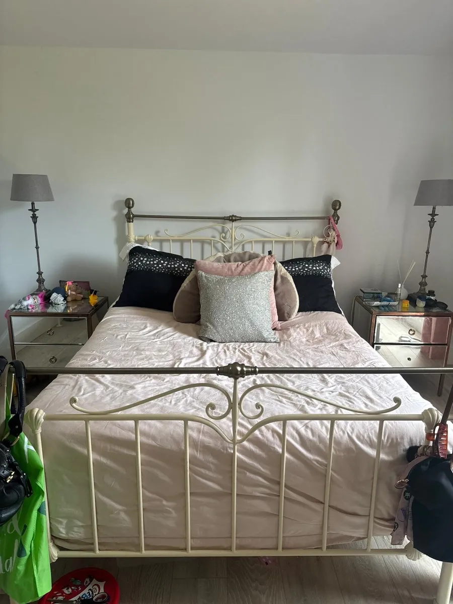 Double bed frame