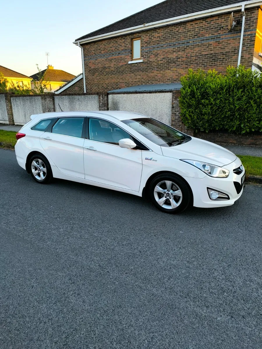 2013 Hyundai i40 Executive - Image 1