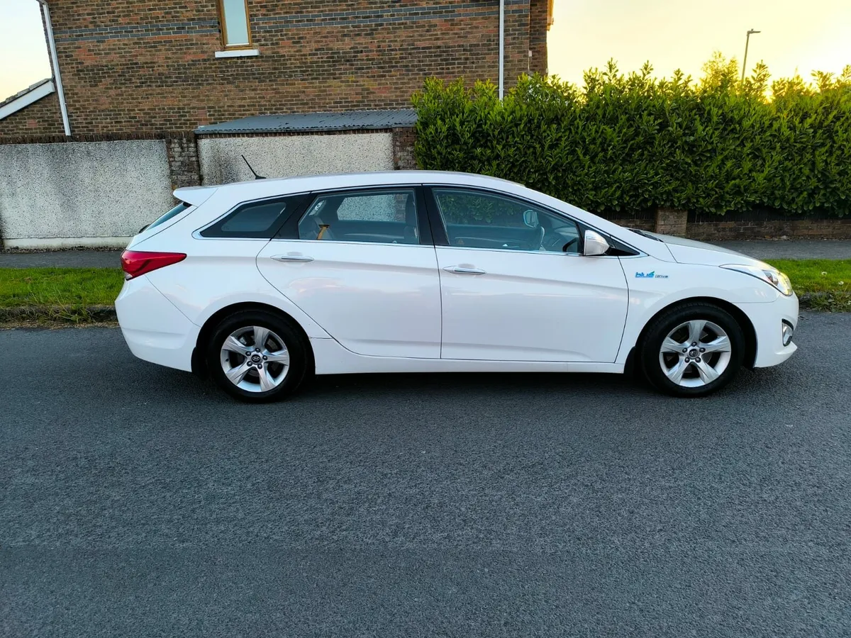 2013 Hyundai i40 Executive - Image 2