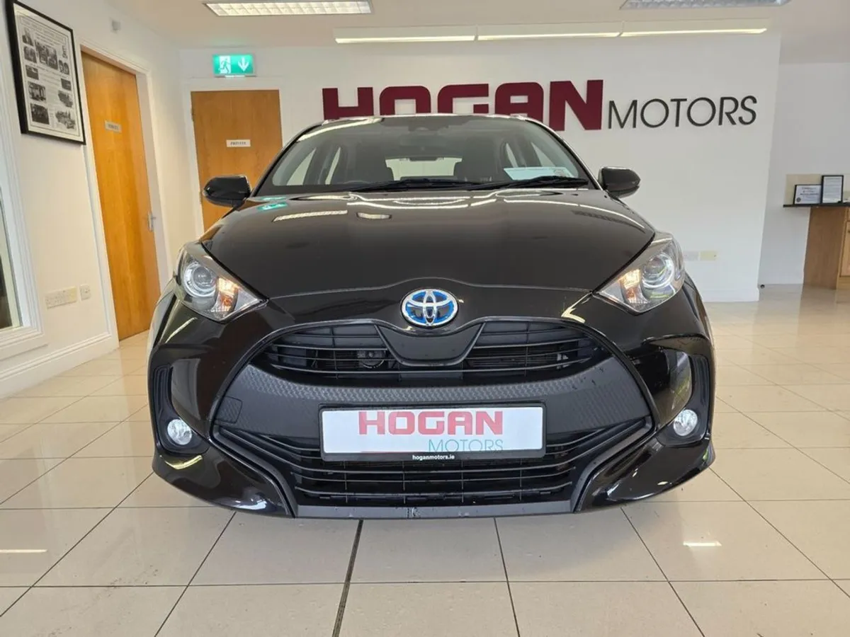 Toyota Yaris Hybrid Luna Automatic - Image 2