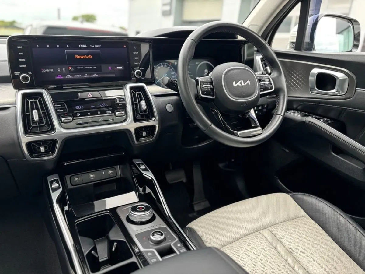 Kia Sorento 1.6 K4 Plug in Hybrid Automatic ( 7 S - Image 4