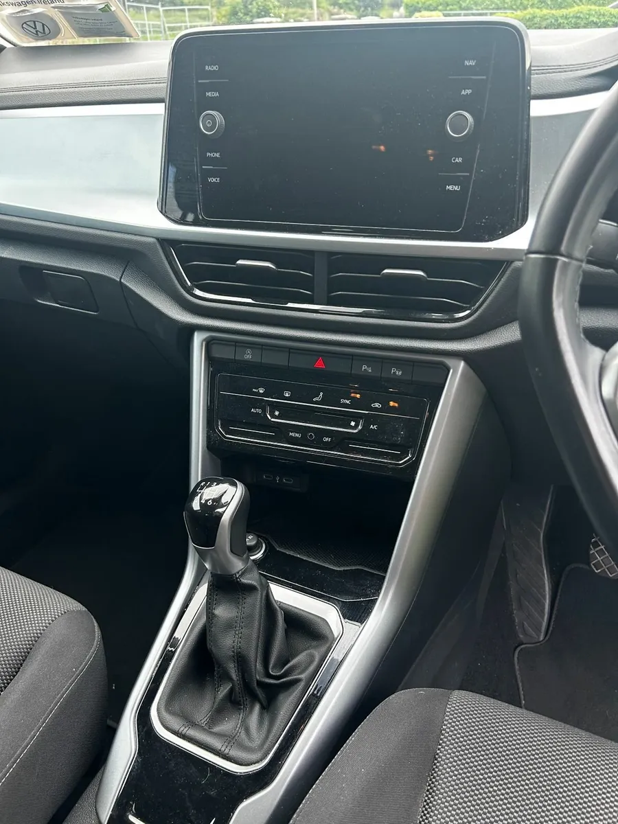 Volkswagen T-Roc 2023 - Image 4