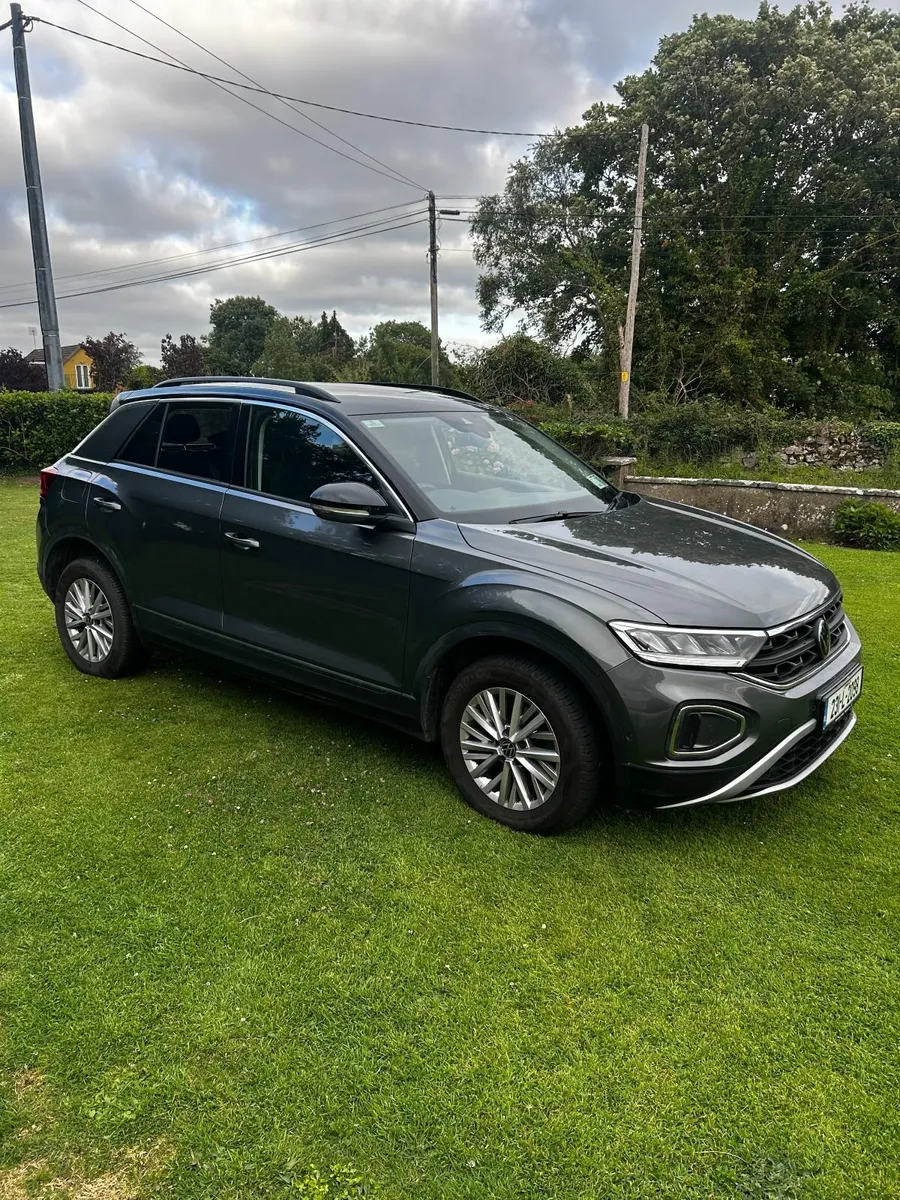 Volkswagen T-Roc 2023 - Image 1
