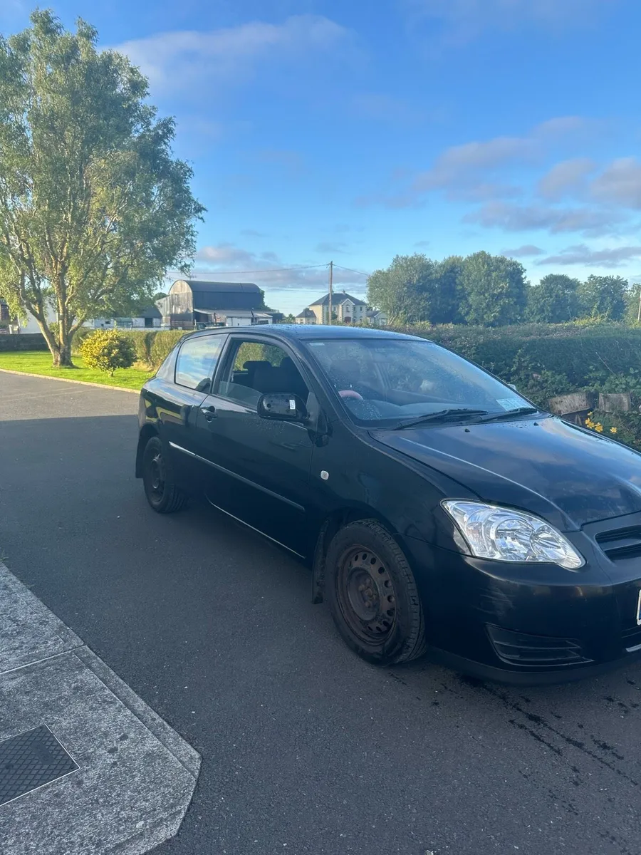 2006 Toyota Corolla Hatchback - Image 2