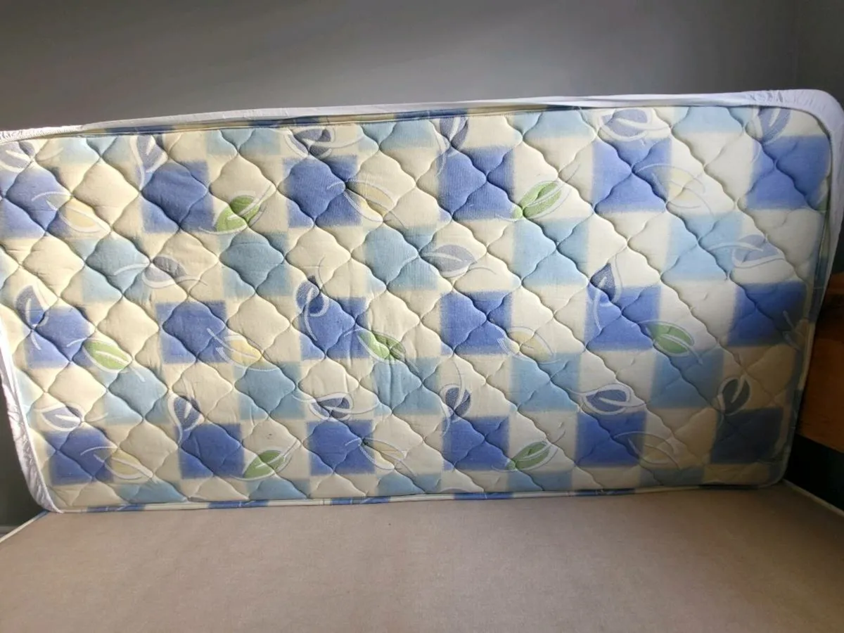 Single bed / headboard / Matress / (protector) - Image 3