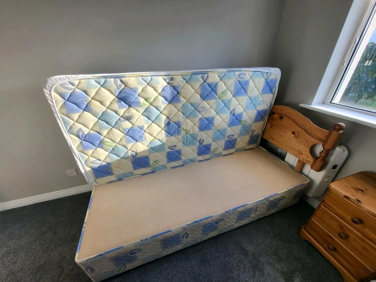 Single bed / headboard / Matress / (protector) - Image 4