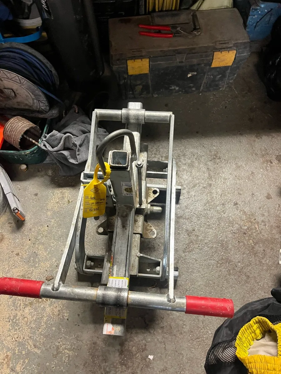 Loxam kerb lifter - Image 2