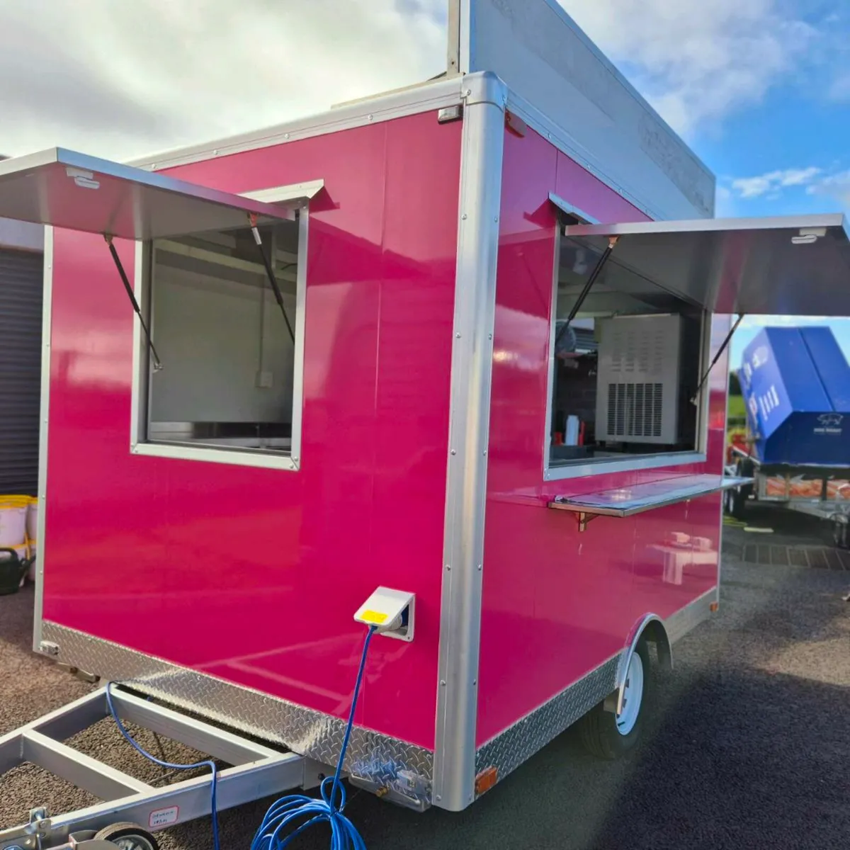 Catering trailer - Image 1