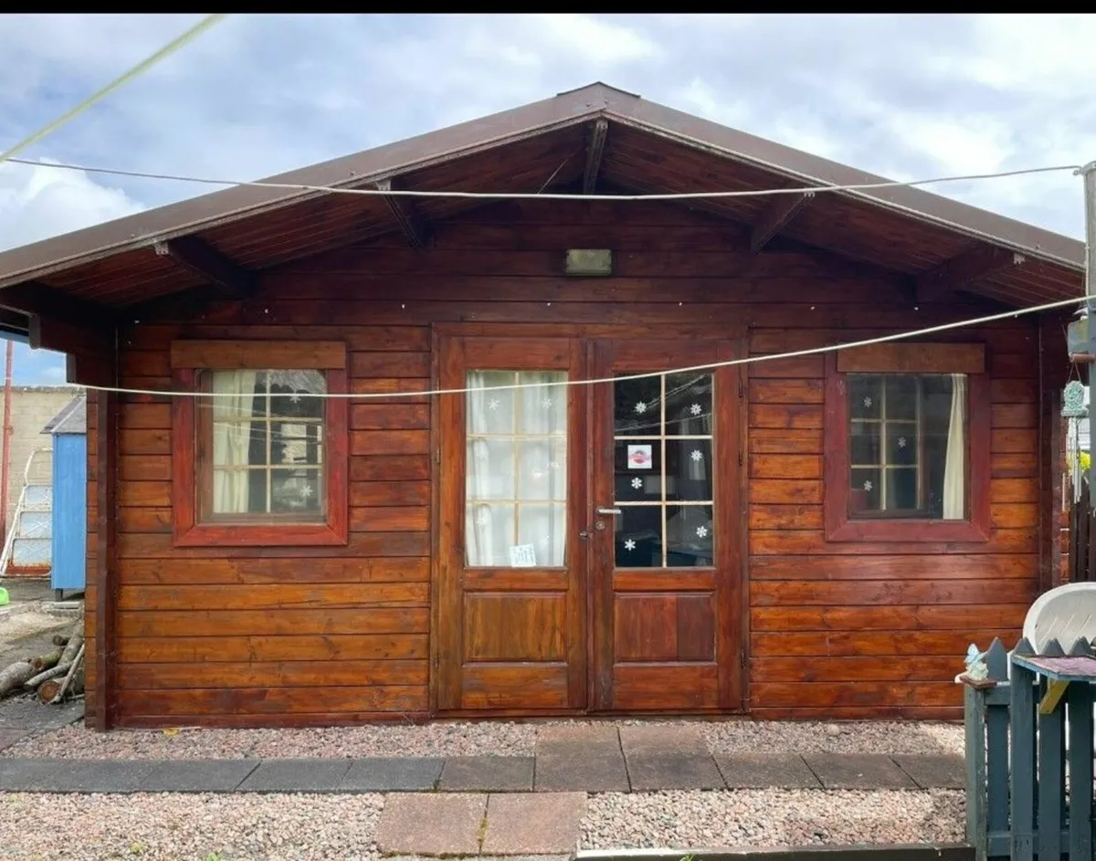 Log cabin - Image 1