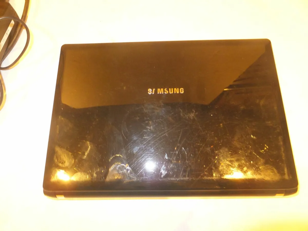 Samsung NC10 mini laptop - Image 2