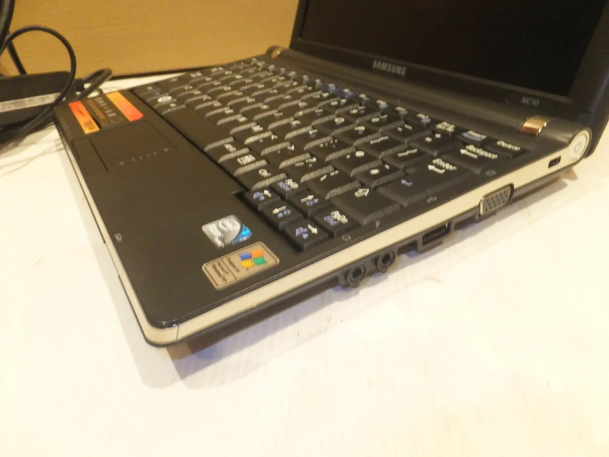 Samsung NC10 mini laptop - Image 4