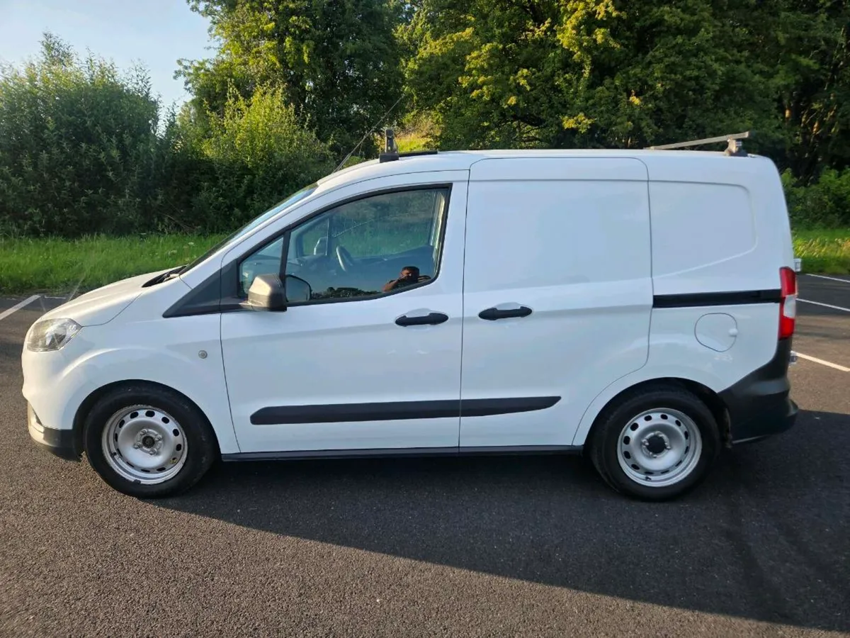 Ford Transit Courier - Image 3