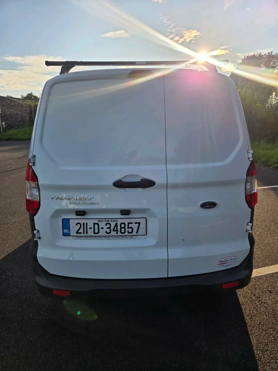 Ford Transit Courier - Image 4