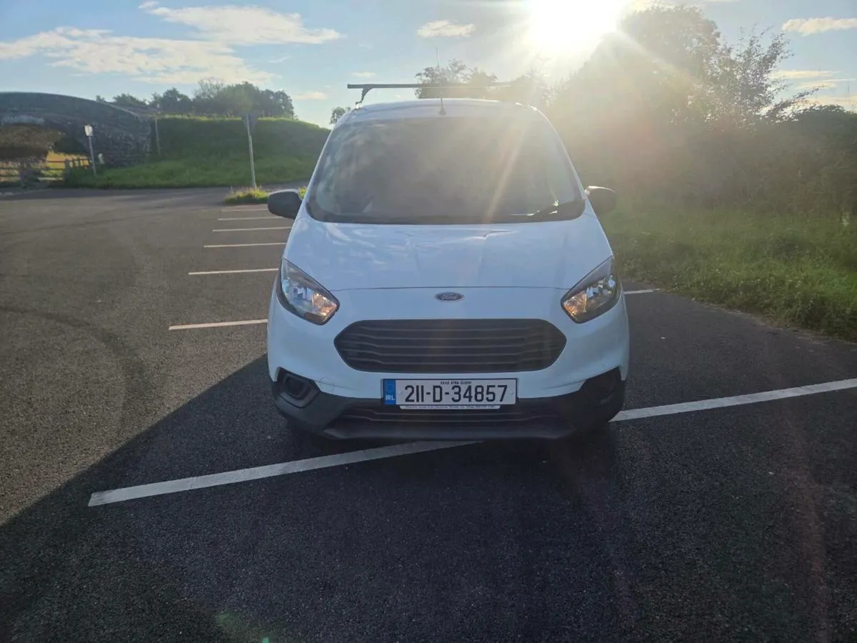 Ford Transit Courier - Image 2
