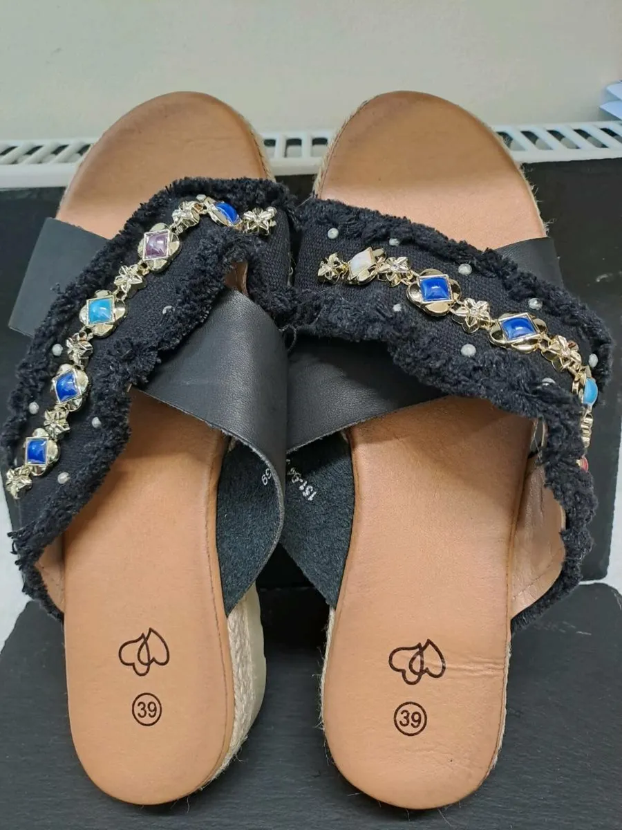 Sandals size 6 - Image 1