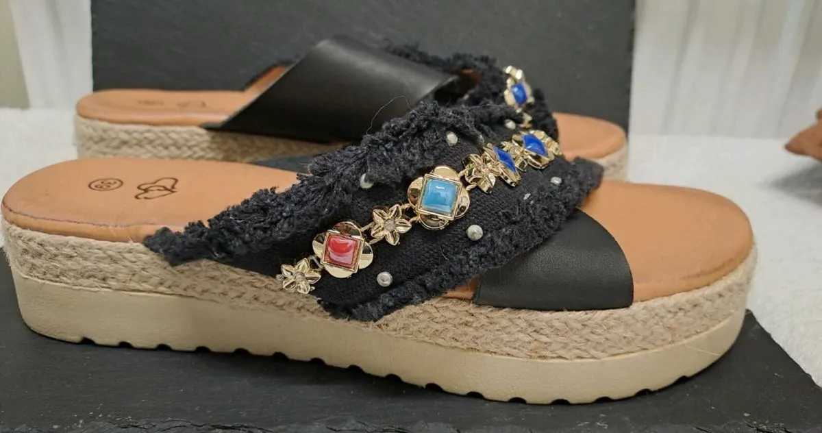 Sandals size 6 - Image 3
