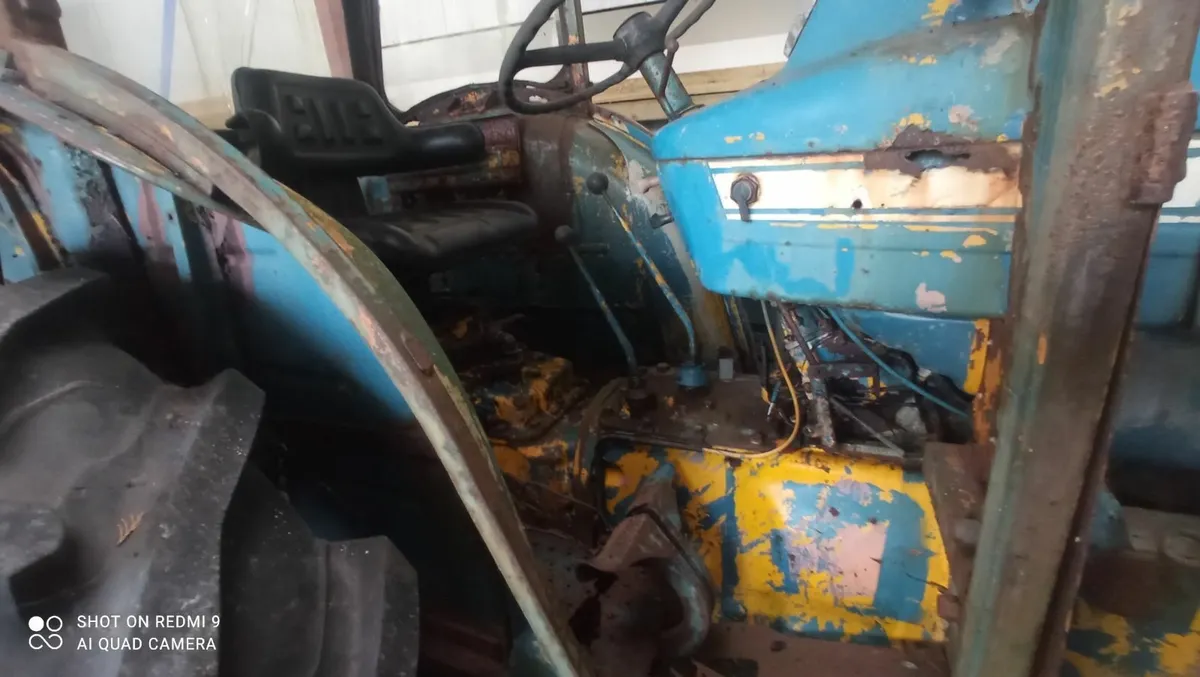 Ford 5000 tractor - Image 3