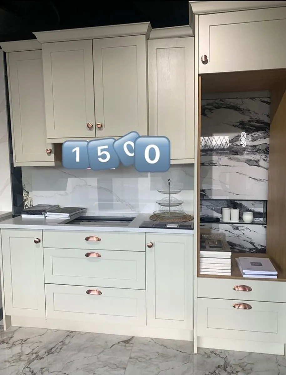 Ex display kitchen with 30mm quartz backsplash and counter - Image 3