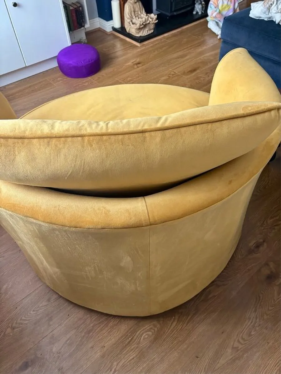 swivel chair - Image 3