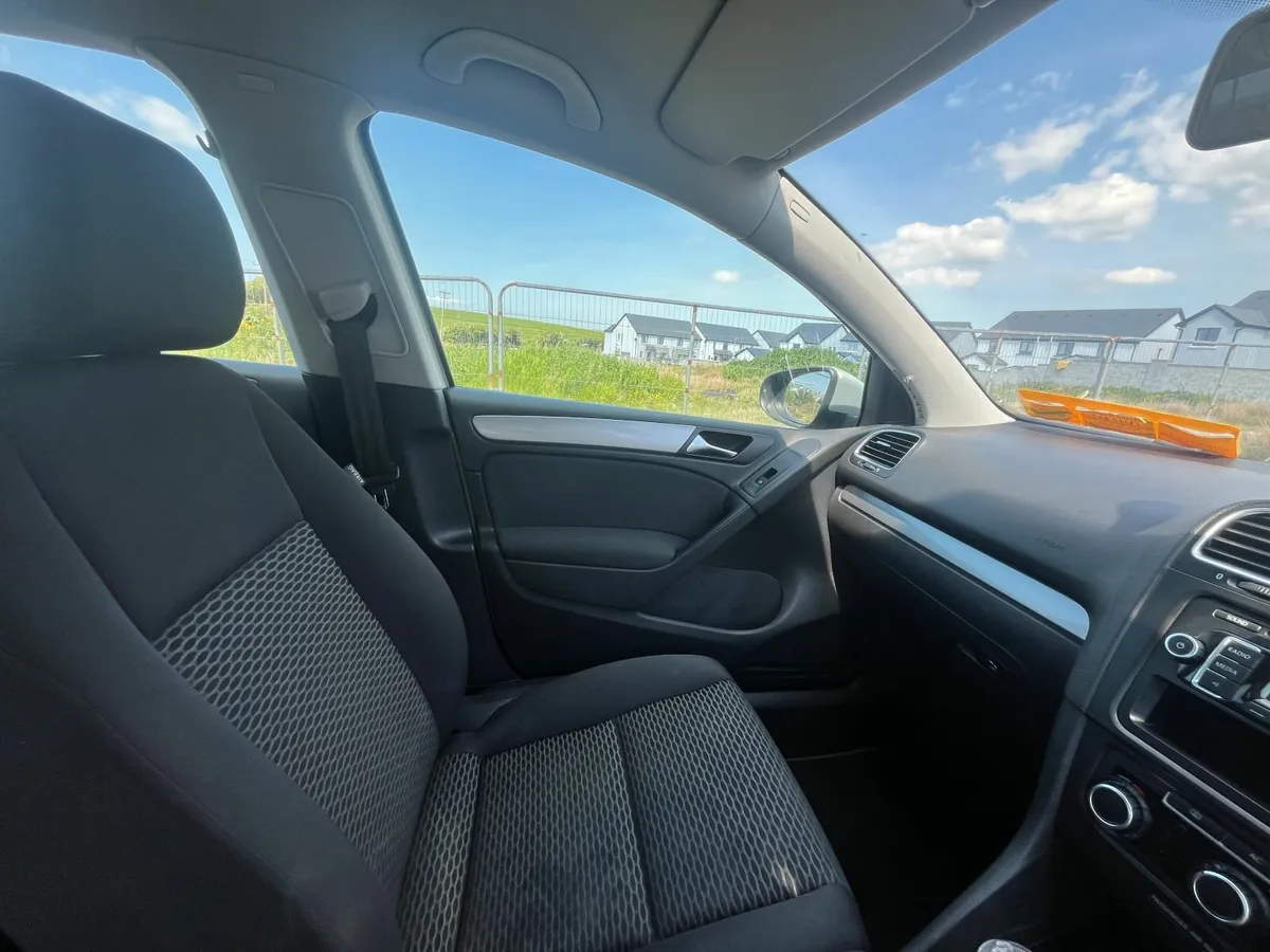 Volkswagen Golf 2010 - Image 2