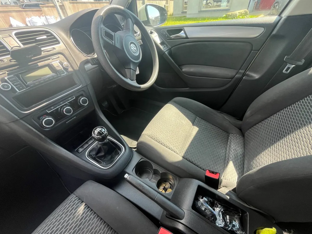 Volkswagen Golf 2010 - Image 4