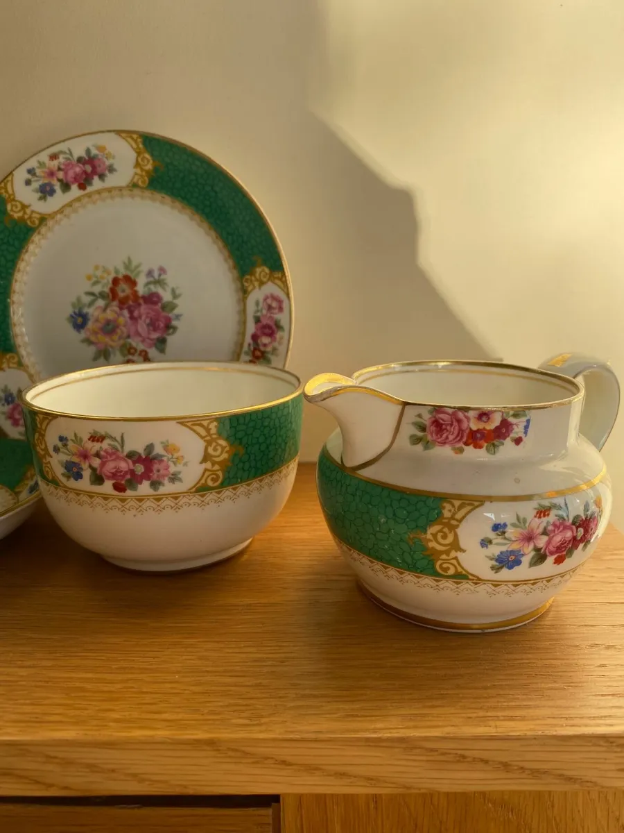 Thomas Goode & Co by Royal Appointment Plates Cups - Image 4