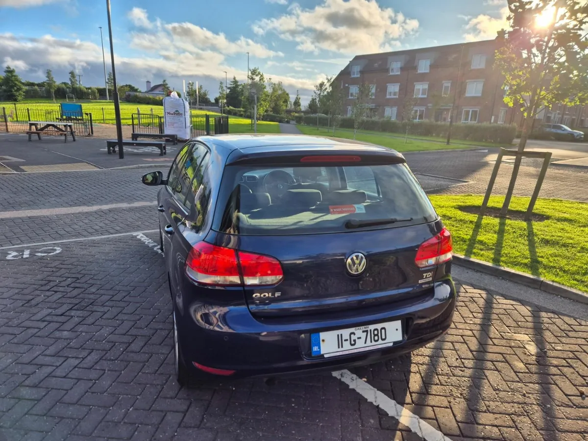 Volkswagen Golf 2011 - Image 2