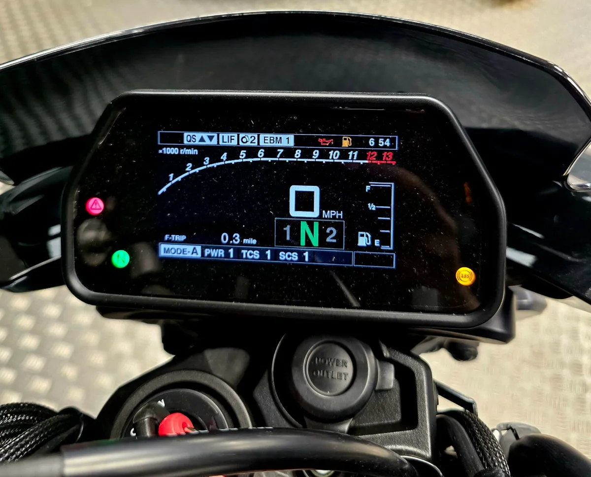 2023 YAMAHA MT 10 - Image 3