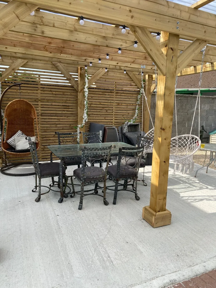 Glass table top and 6 chairs - Image 1